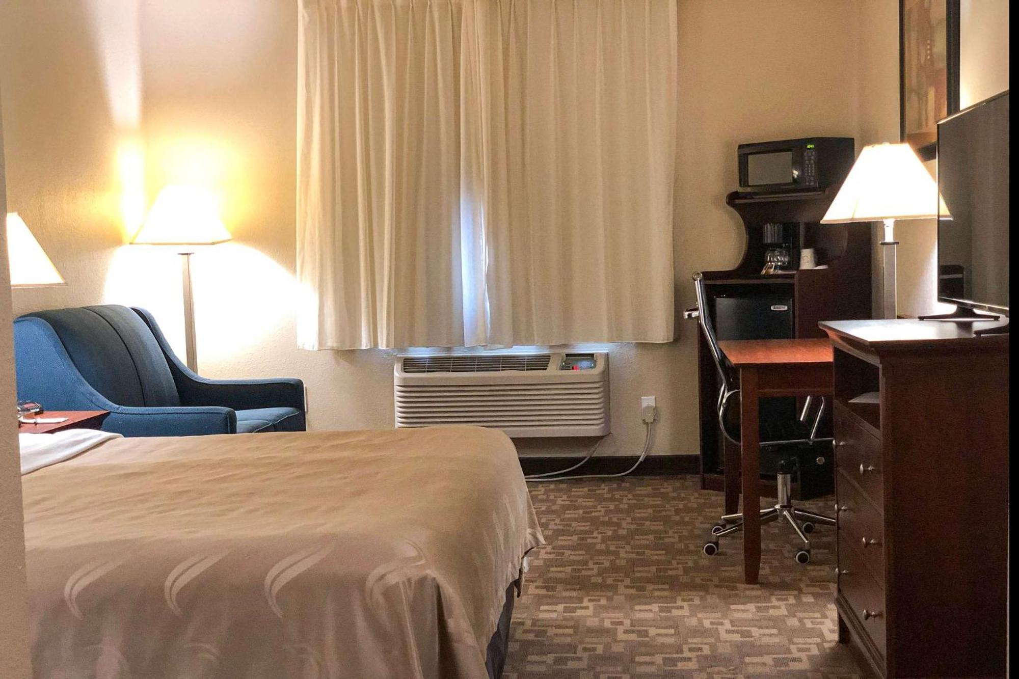 Quality Inn I-70 At Wanamaker Topeka Kültér fotó